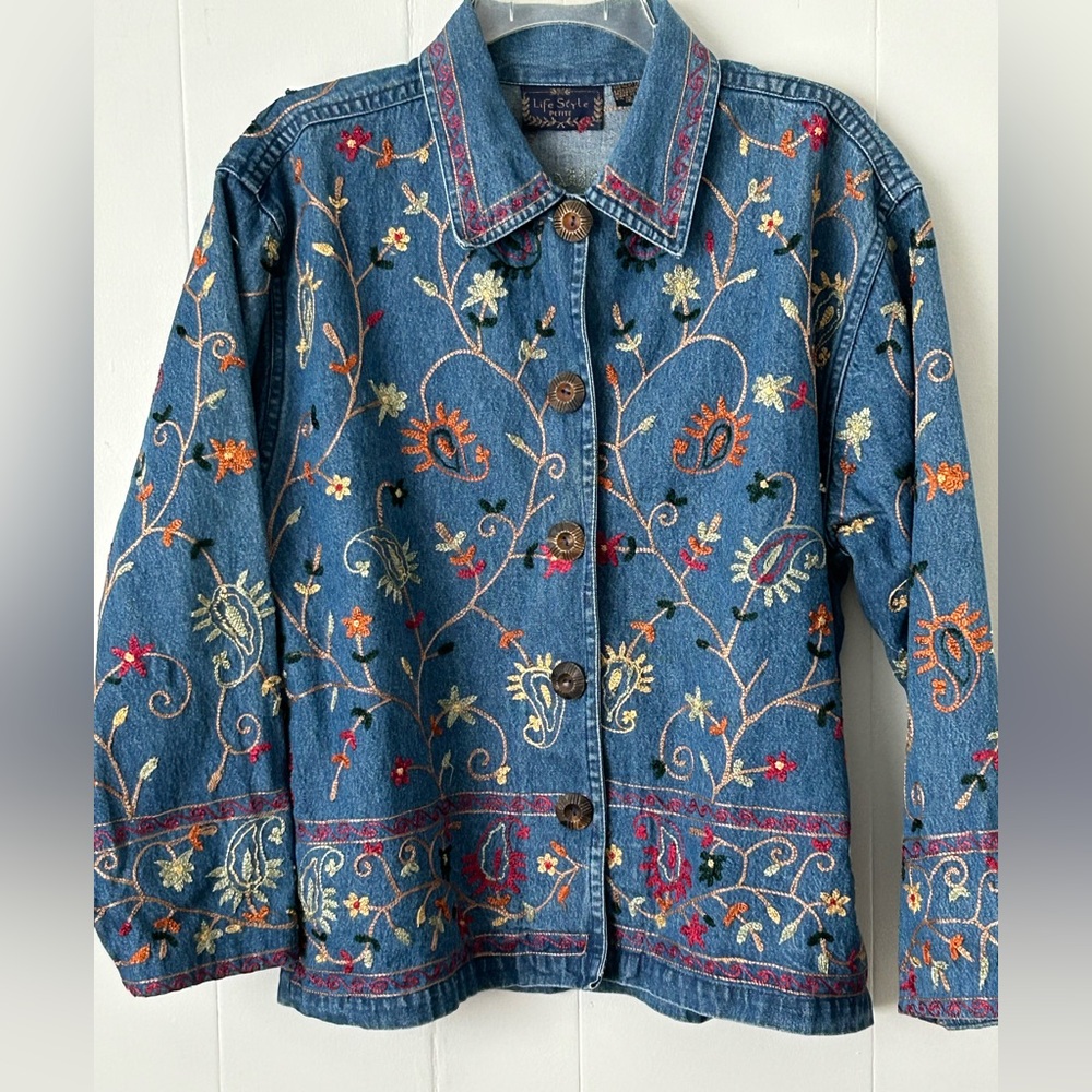 Embroidered Denim Jacket p/m LifeStyle